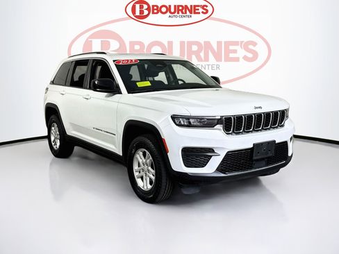 Used 2023 Jeep Grand Cherokee Laredo image 1