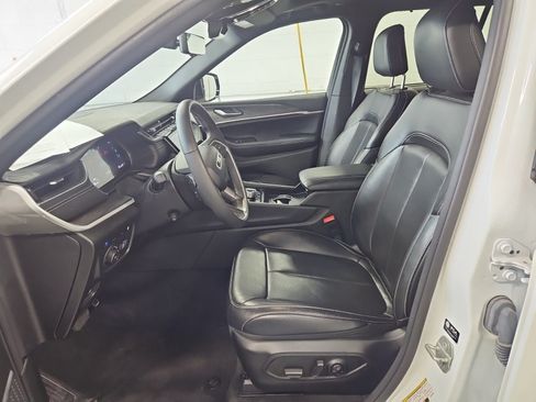 Used 2024 Jeep Grand Cherokee Limited 4xe AWD/4WD image 7