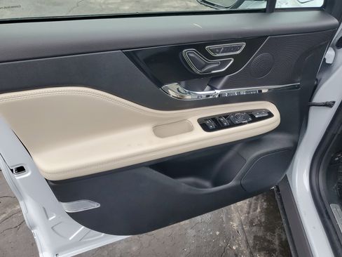 New 2026 Lincoln Corsair Premiere image 8