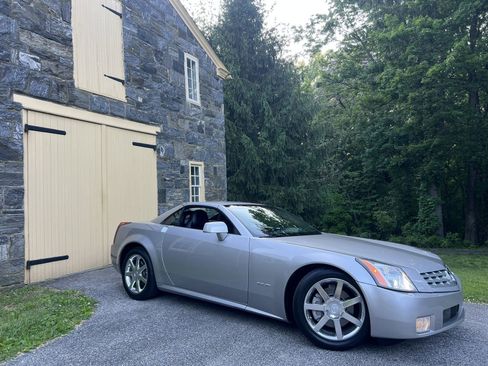 Used 2004 Cadillac XLR RWD image 39