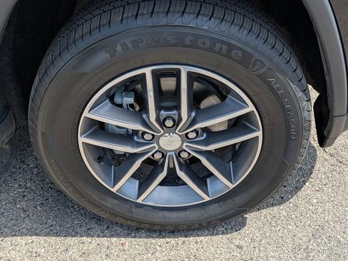 Used 2018 Jeep Grand Cherokee Limited AWD/4WD image 15