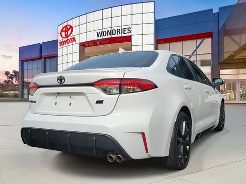 Used 2023 Toyota Corolla SE image 3