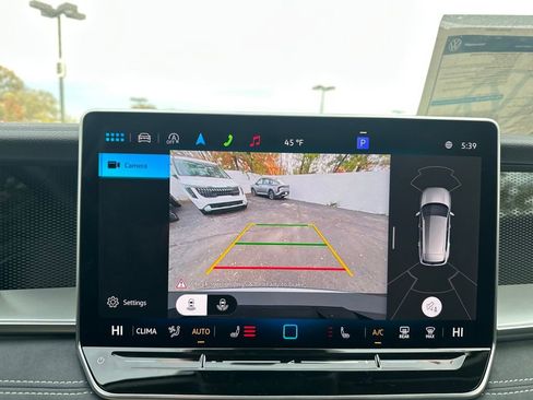 New 2025 Volkswagen Tiguan SE image 17