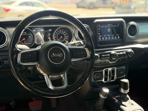 Used 2020 Jeep Wrangler Unlimited Sahara AWD/4WD image 16
