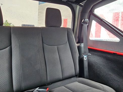 Used 2018 Jeep Wrangler Sport w/ Connectivity Group AWD/4WD image 23