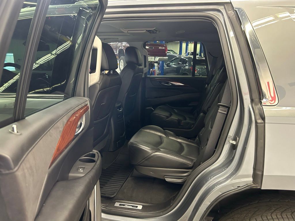 Used 2019 Cadillac Escalade Premium Luxury RWD image 20