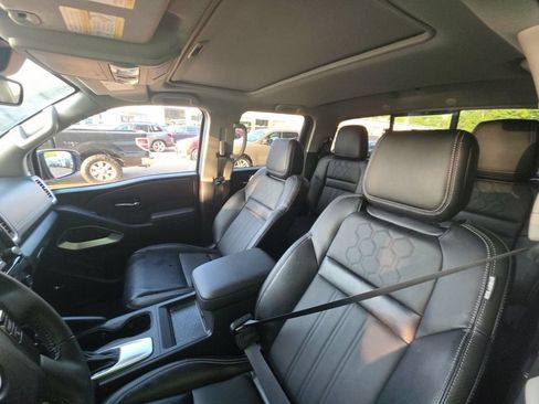 Used 2024 Nissan Frontier SL w/ Technology Package RWD image 9