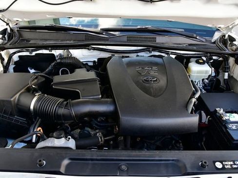 Used 2018 Toyota Tacoma TRD Off-Road image 31