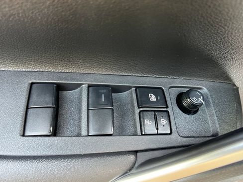 Used 2023 Toyota Corolla Cross LE w/ Moonroof Package AWD/4WD image 13