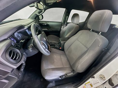 Used 2019 Toyota Tacoma TRD Sport AWD/4WD image 13