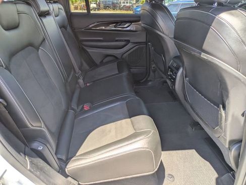Used 2023 Jeep Grand Cherokee Altitude AWD/4WD image 27