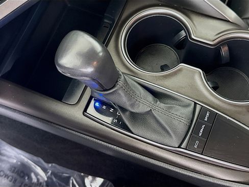 Used 2024 Toyota Camry SE image 20