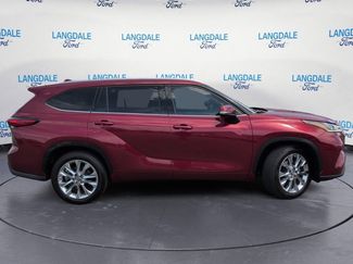 Used 2023 Toyota Highlander Limited FWD video 3