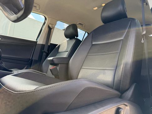 Used 2020 Volkswagen Tiguan SE image 11