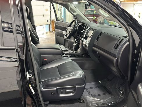 Used 2019 Toyota Sequoia TRD Sport w/ TRD Sport Premium Package AWD/4WD image 18