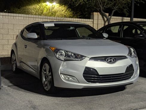 Used 2017 Hyundai Veloster Value Edition FWD image 3