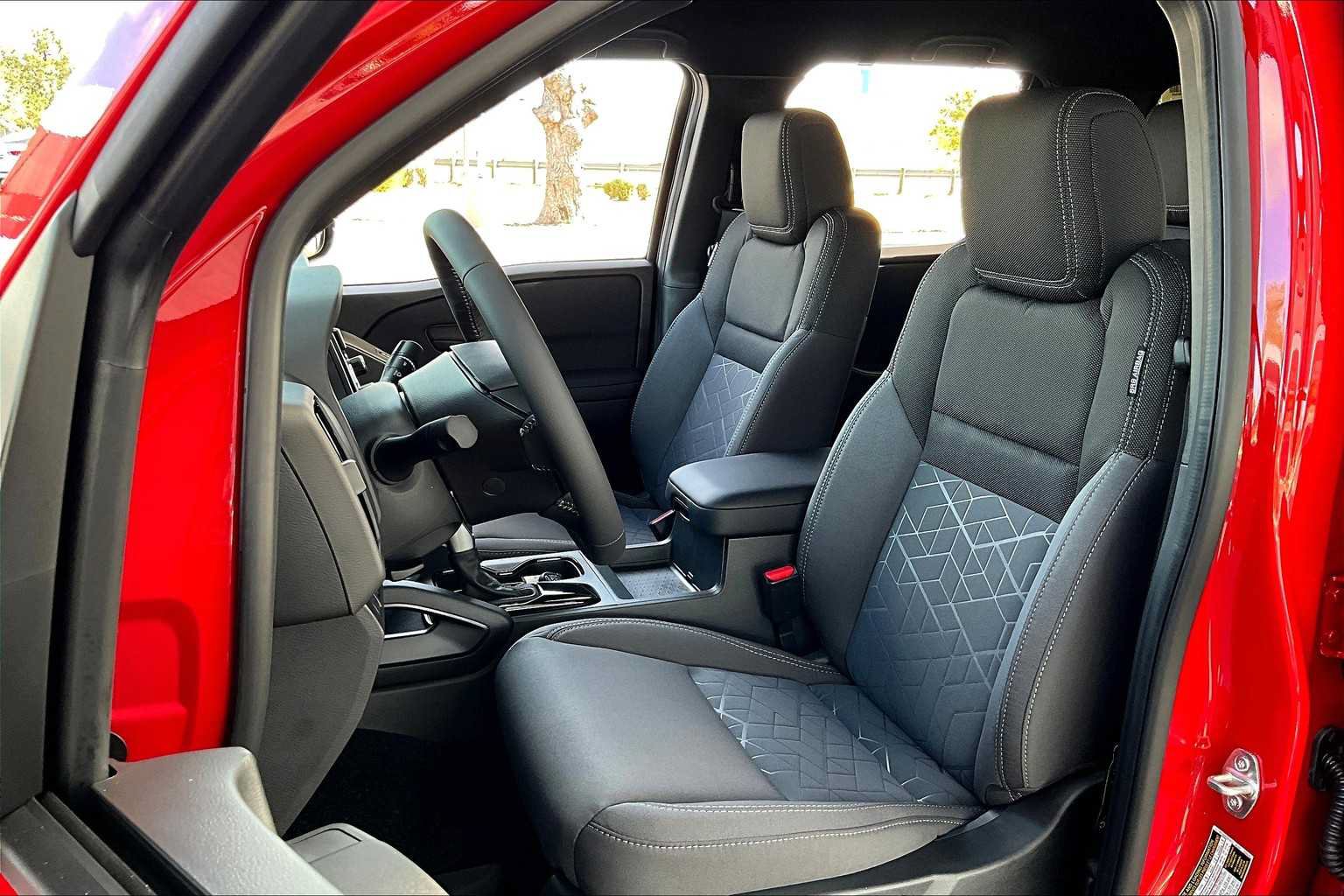 Used 2026 Nissan Frontier SV w/ All-Weather Content Package RWD image 9
