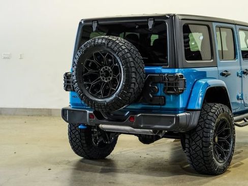 Used 2024 Jeep Wrangler Unlimited w/ Convenience Group AWD/4WD image 29