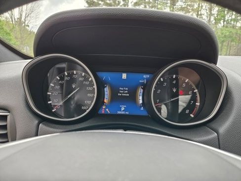 Used 2019 Maserati Levante image 31