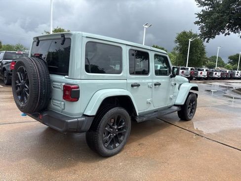 Used 2023 Jeep Wrangler Unlimited Sahara w/ Cold Weather Group AWD/4WD image 5