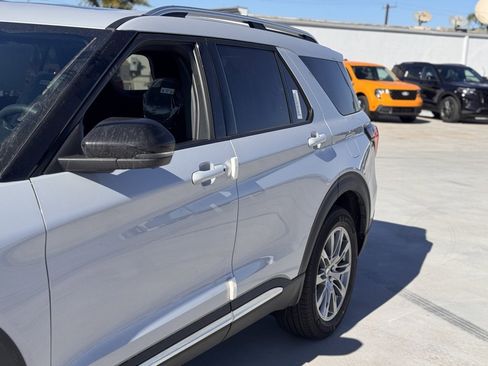 New 2026 Ford Explorer Platinum image 9