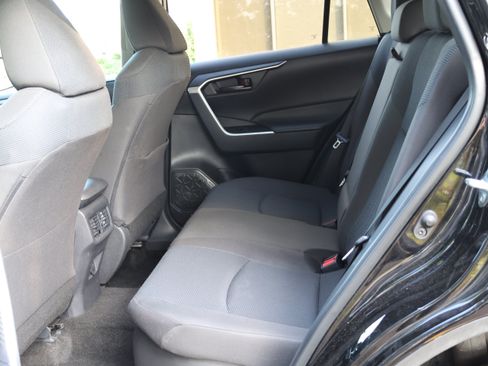 Used 2025 Toyota RAV4 LE AWD/4WD image 16