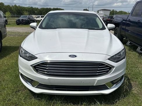 Used 2018 Ford Fusion SE w/ Equipment Group 601A FWD image 11