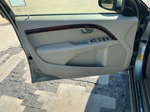 Used 2008 Volvo V70 FWD image 25