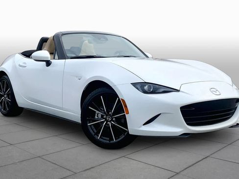 Used 2024 MAZDA MX-5 Miata Grand Touring w/ Appearance Package RWD image 3