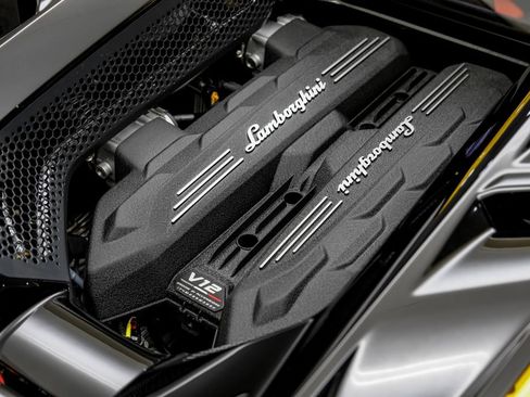 Used 2025 Lamborghini Revuelto AWD/4WD image 53