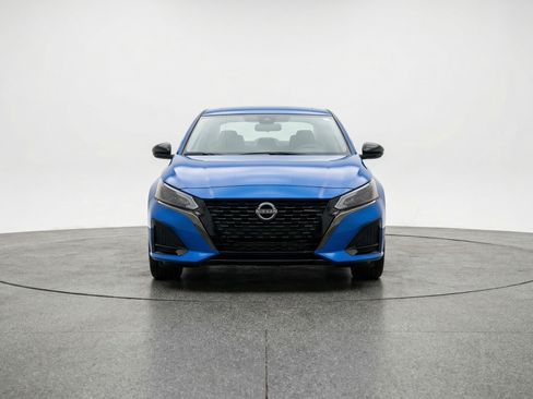 Used 2025 Nissan Altima 2.5 SR image 2