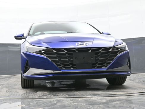 Used 2023 Hyundai Elantra Limited image 39