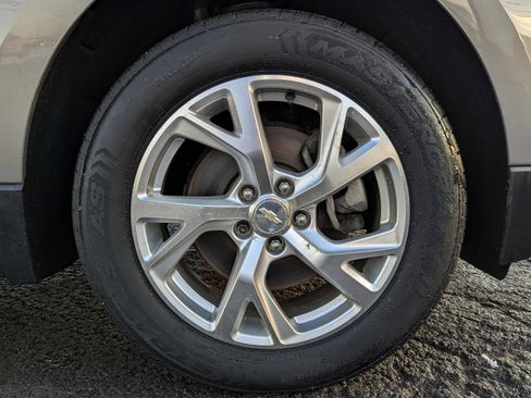 Used 2019 Chevrolet Equinox LT w/ Sun & Navigation Package image 11