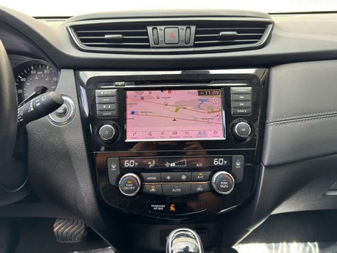 Used 2018 Nissan Rogue SL w/ Premium Package AWD/4WD image 23