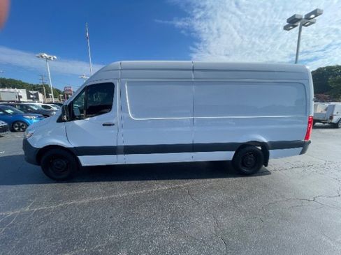 Used 2023 Mercedes-Benz Sprinter 2500 image 3