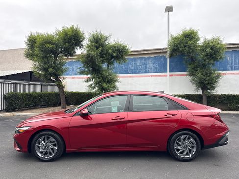 Used 2024 Hyundai Elantra SEL FWD image 4