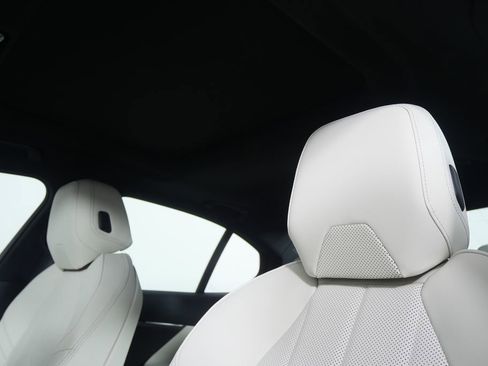 New 2026 BMW i5 eDrive40 w/ M Sport Package image 11