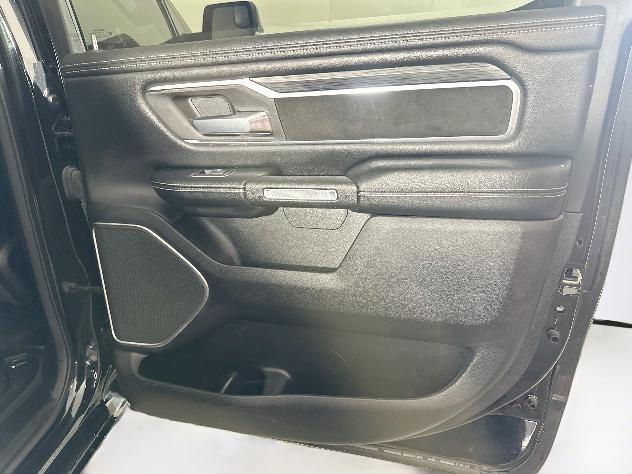 Used 2023 RAM 1500 Laramie AWD/4WD image 29