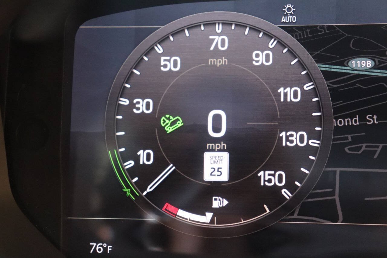 Used 2020 Land Rover Defender 110 SE AWD/4WD image 32