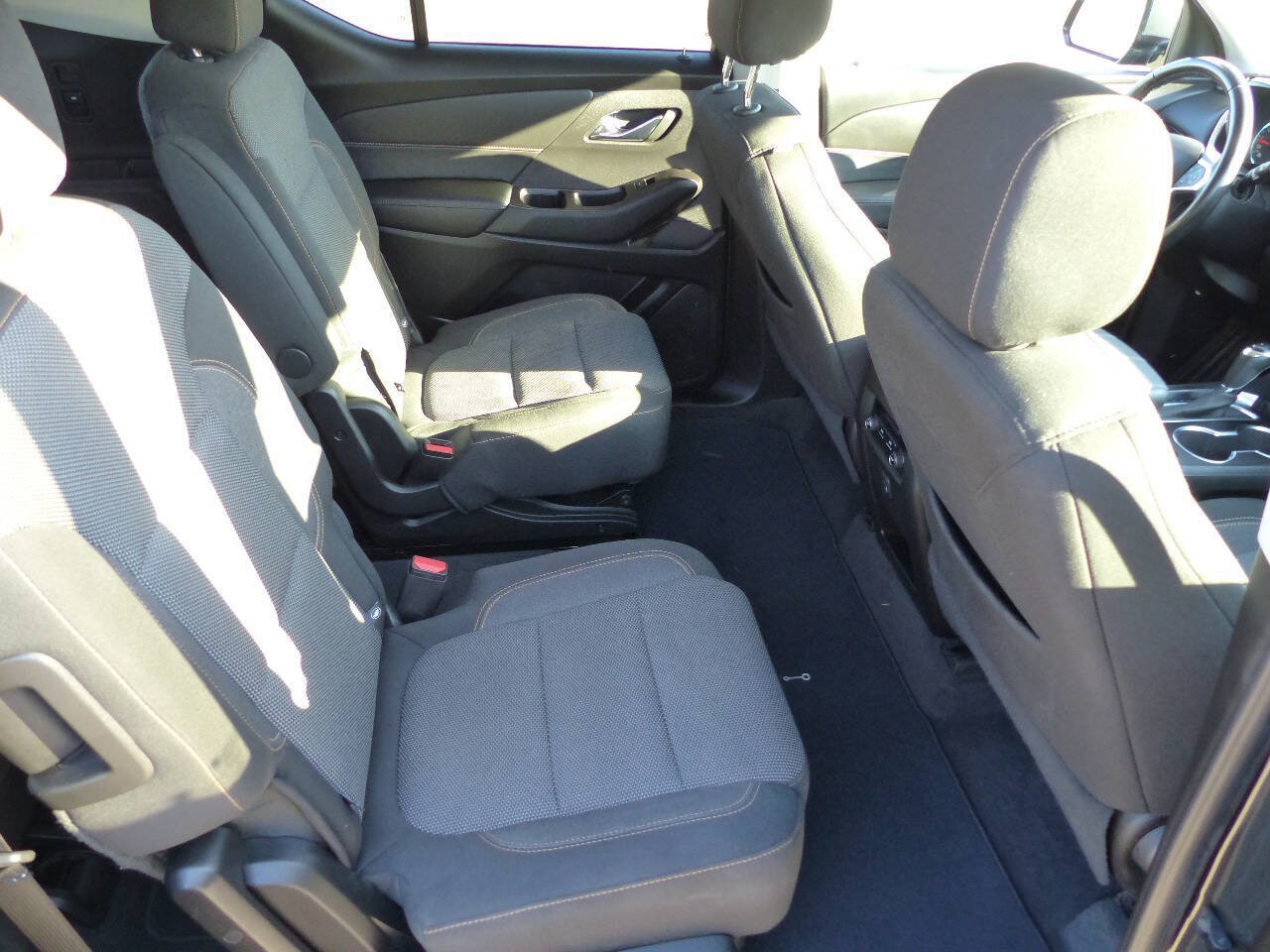 Used 2019 Chevrolet Traverse LT FWD image 25