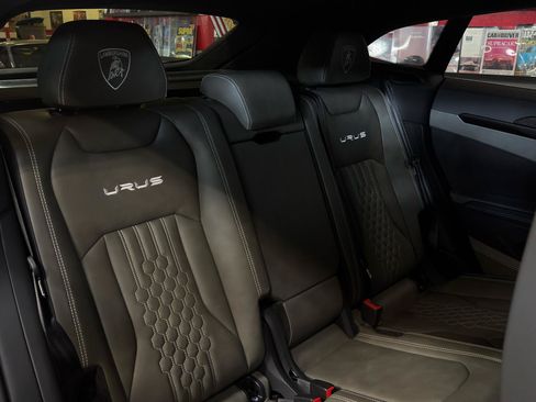 Used 2024 Lamborghini Urus S AWD/4WD image 27