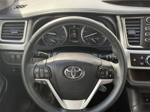 Used 2015 Toyota Highlander XLE image 11