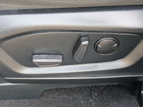 Used 2024 Ford Explorer XLT AWD/4WD image 19
