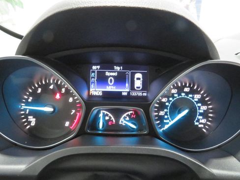 Used 2016 Ford Escape SE w/ Equipment Group 201A AWD/4WD image 16
