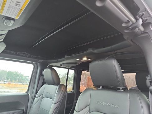 Used 2023 Jeep Wrangler Unlimited Sahara image 35