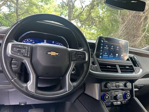 Used 2024 Chevrolet Suburban Premier AWD/4WD image 36