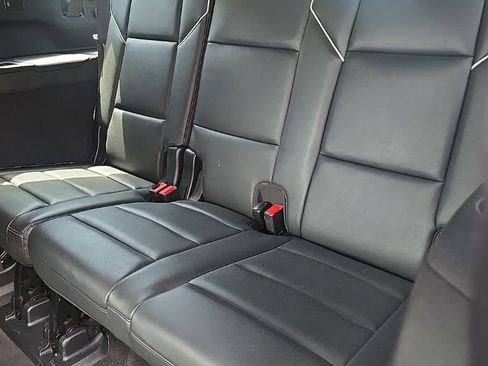 Used 2023 Cadillac Escalade ESV Premium Luxury AWD/4WD image 4