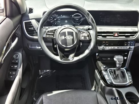 Certified 2025 Kia Seltos EX w/ EX Sunroof Package FWD image 13