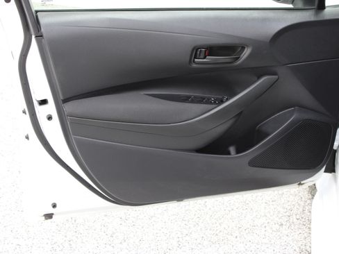 Used 2026 Toyota Corolla LE FWD image 12