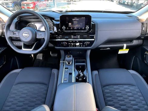 New 2025 Nissan Pathfinder SV image 5